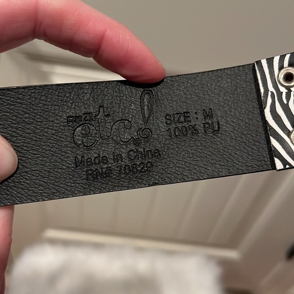 Adorable novelty statement faux leather belt all over black white zebra print  M - Picture 4 of 4